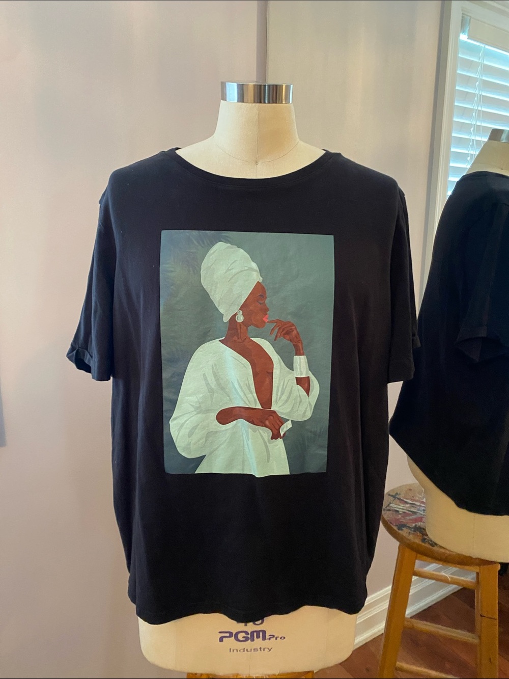 black T-shirt size XL